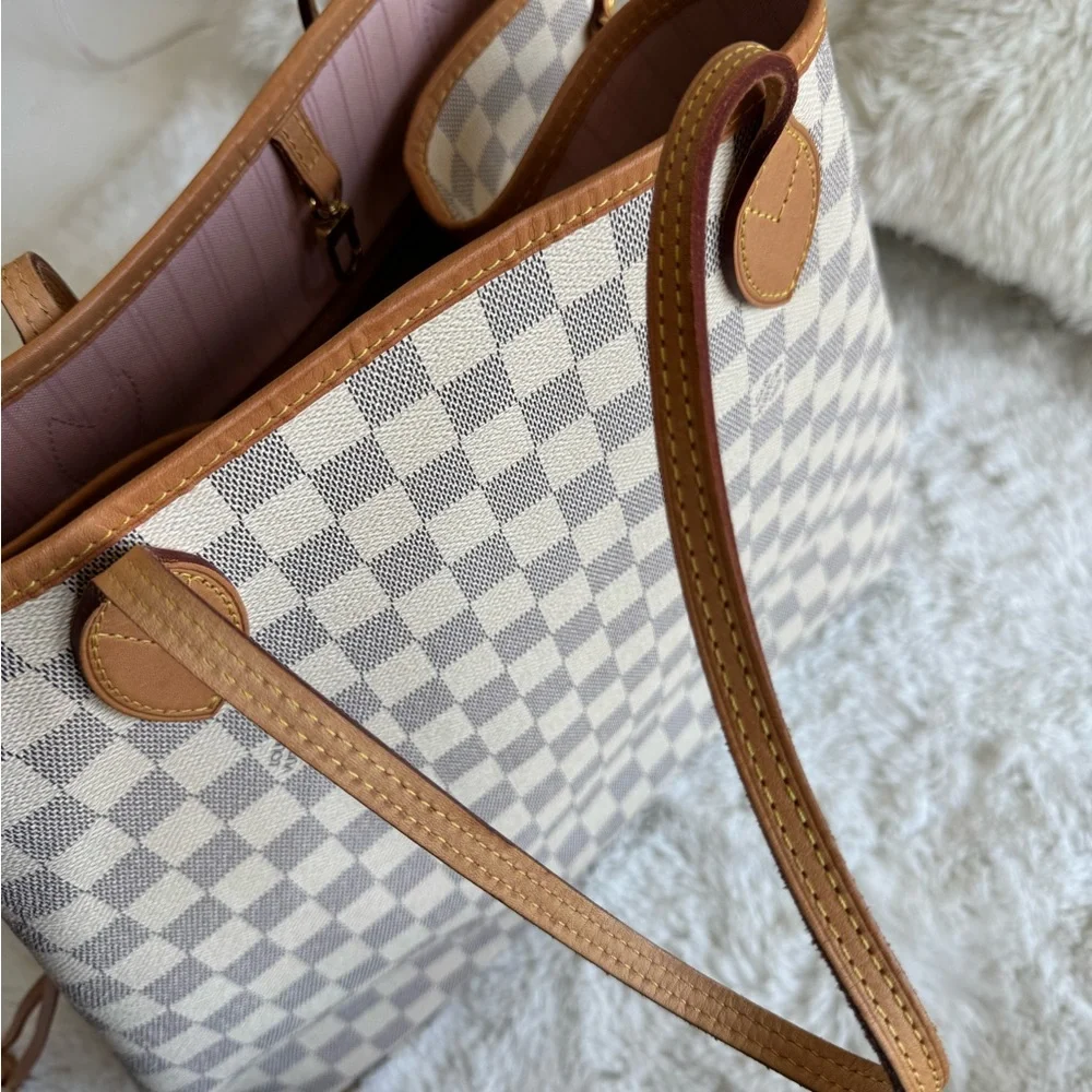 Authentic Louis Vuitton GM Neverfull - Picture 7 of 16